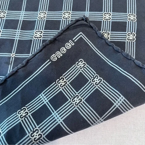 Vintage Logo GUCCI Silk Navy Blue White Plaid 18x18 Pocket Square Scarf gift box